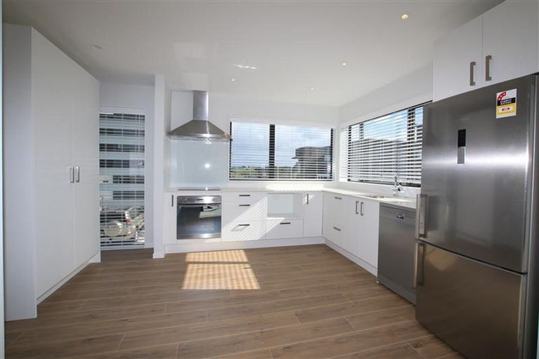 Photo of property in 2 Carder Court, Hobsonville, Auckland, 0618