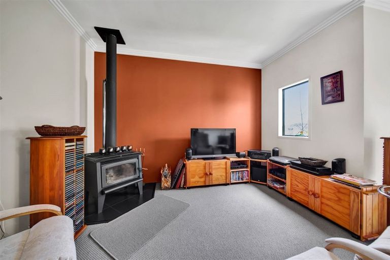 Photo of property in 104b Queens Road, Glen Avon, New Plymouth, 4312