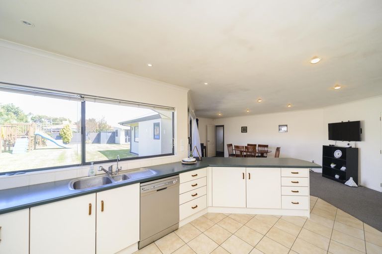 Photo of property in 110 Peter Hall Drive, Kelvin Grove, Palmerston North, 4414