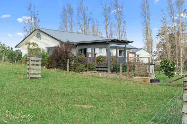 Photo of property in 86 Matakohe Wharf Road, Matakohe, 0593