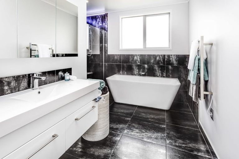 Photo of property in 32 Hitchen Road, Pokeno, 2402