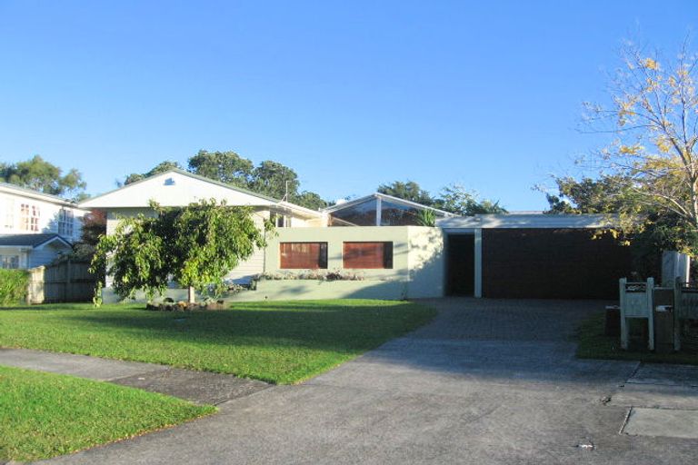 Photo of property in 14 Sunnyhill Crescent, Sunnyhills, Auckland, 2010