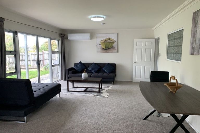 Photo of property in 2/103 Sunset Road, Totara Vale, Auckland, 0632
