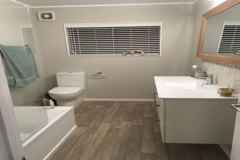 Photo of property in 240 Henderson Valley Road, Henderson, Auckland, 0612
