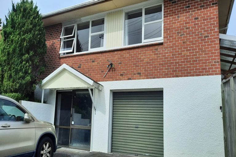 Photo of property in 1/40 Hillcrest Avenue, Hillcrest, Auckland, 0627