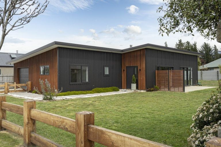 Photo of property in 18 Little Maude Drive, Lake Hawea, Wanaka, 9382