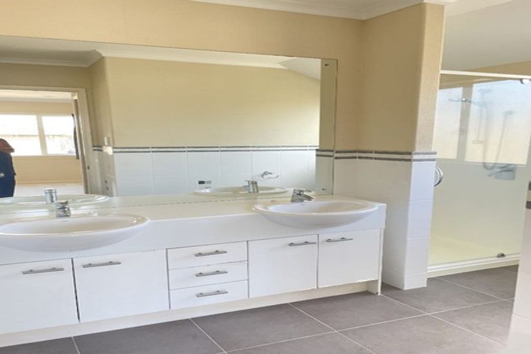 Photo of property in 6 Oswald Close, Flat Bush, Auckland, 2016