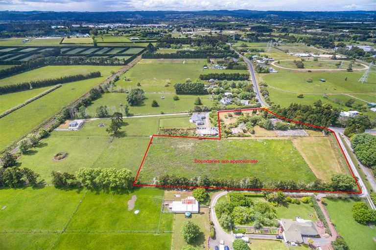 Photo of property in 130 Boord Crescent, Kumeu, 0891