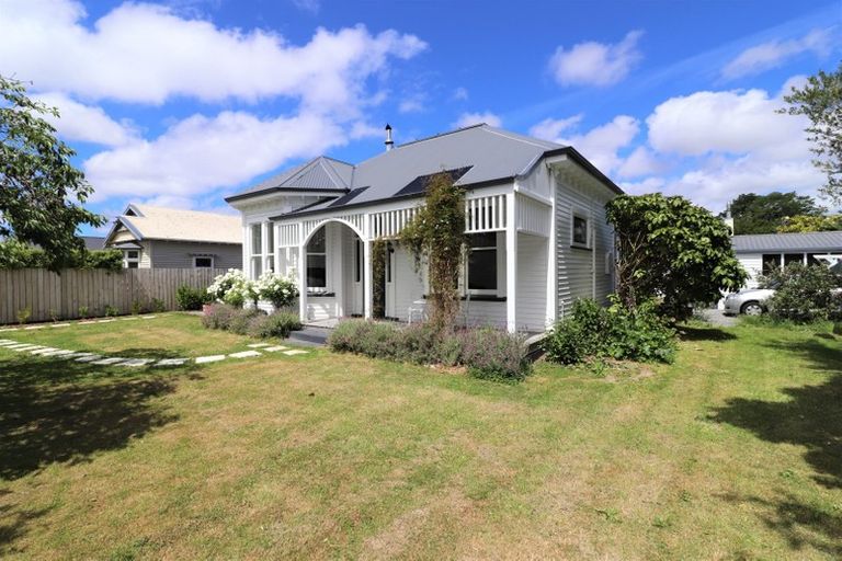 Photo of property in 98 Somerfield Street, Somerfield, Christchurch, 8024
