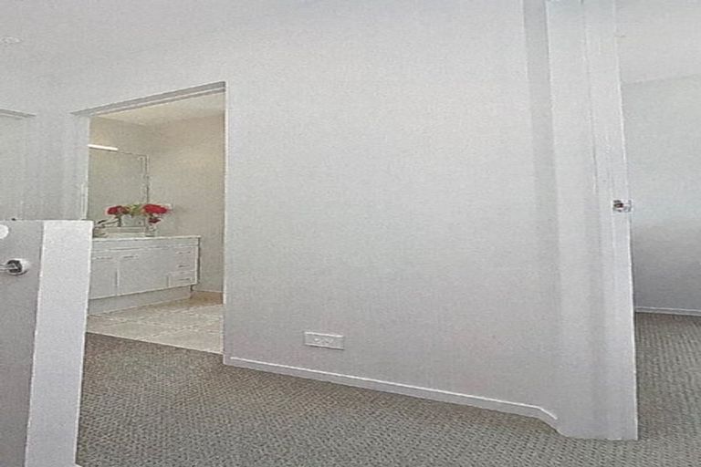 Photo of property in 72 Tiger Drive, Golflands, Auckland, 2013