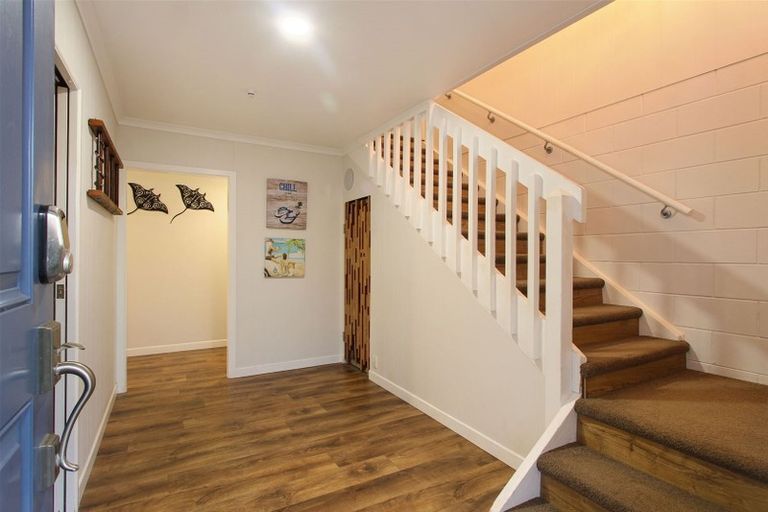 Photo of property in 5 Vela Place, Clarks Beach, 2122