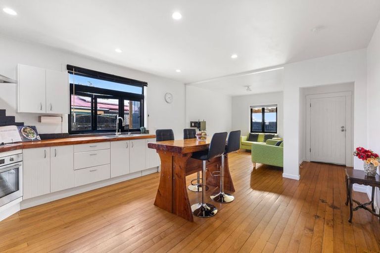 Photo of property in 5 Julian Road, Warea, New Plymouth, 4381