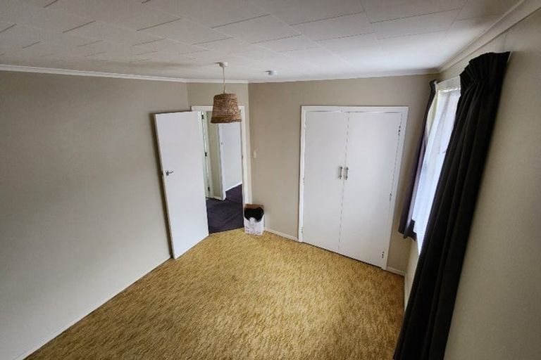 Photo of property in 2/6 Moeraki Road, Maoribank, Upper Hutt, 5018