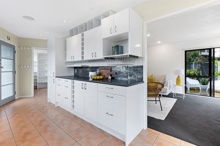 Photo of property in 8 Spinella Drive, Bayview, Auckland, 0629