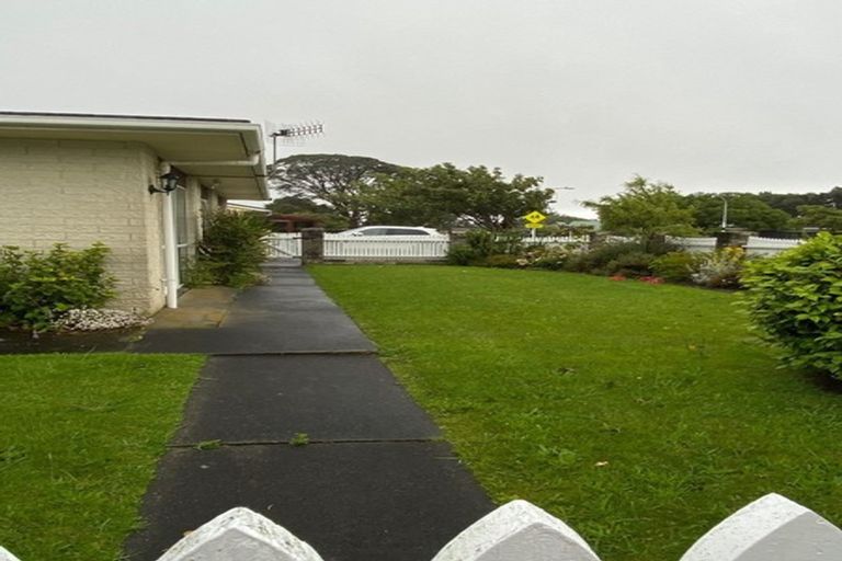 Photo of property in 28 Oriwa Street, Waikanae, 5036