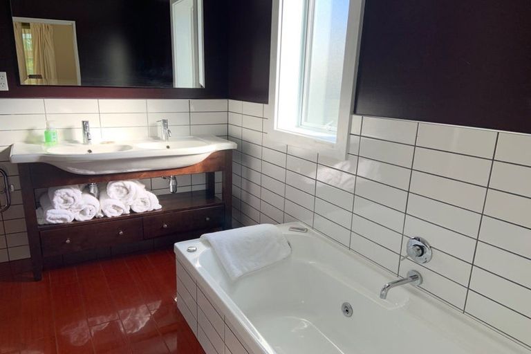 Photo of property in 100 Somerfield Street, Somerfield, Christchurch, 8024