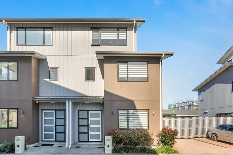 Photo of property in 14 Eileen Newey Place, Henderson, Auckland, 0612