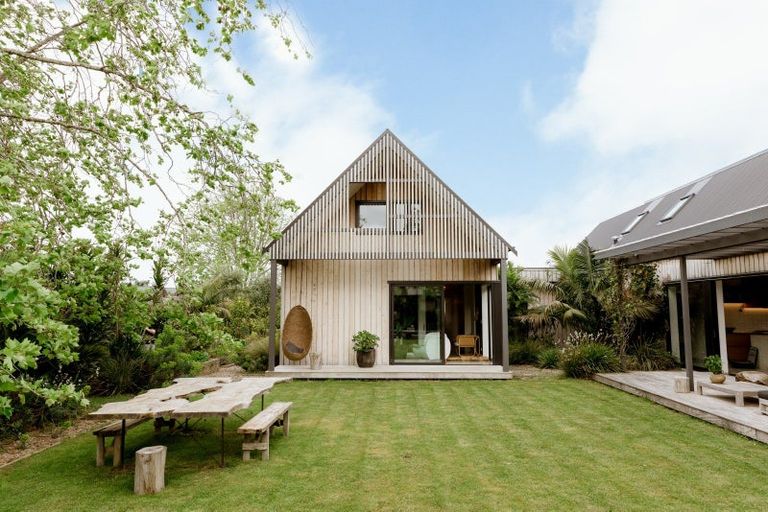 Photo of property in 16 Shearwater Lane, Point Wells, 0986