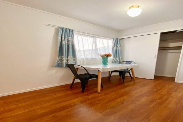 Photo of property in 2/175 Bradbury Road, Highland Park, Auckland, 2010