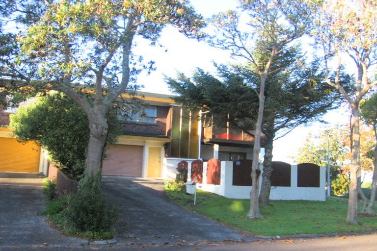 Photo of property in 2a Banksia Place, Goodwood Heights, Auckland, 2105