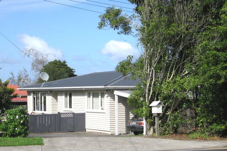 Photo of property in 1/99 Hobsonville Road, West Harbour, Auckland, 0618