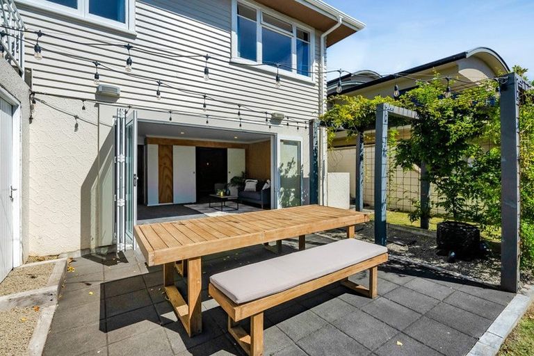 Photo of property in 1 Fairfax Terrace, Frankleigh Park, New Plymouth, 4310