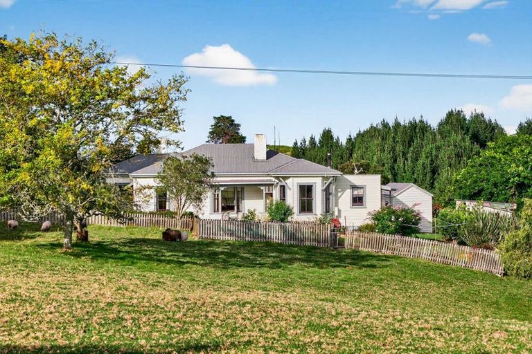 Photo of property in 311 Franklin Road, Paparoa, 0571