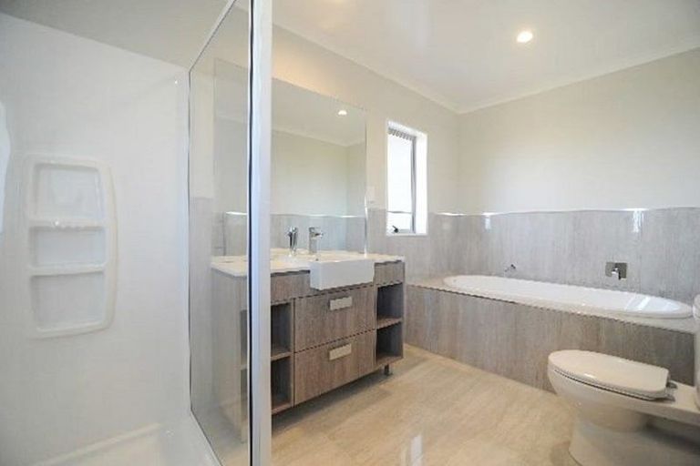 Photo of property in 111 Mackay Drive, Greenhithe, Auckland, 0632