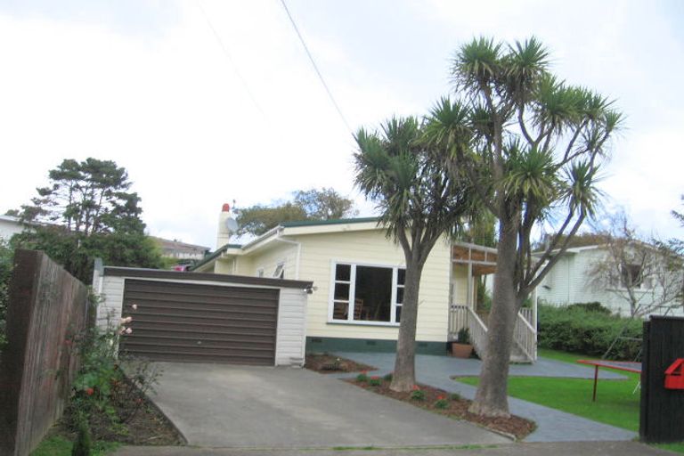 Photo of property in 30 Mclellan Street, Tawa, Wellington, 5028