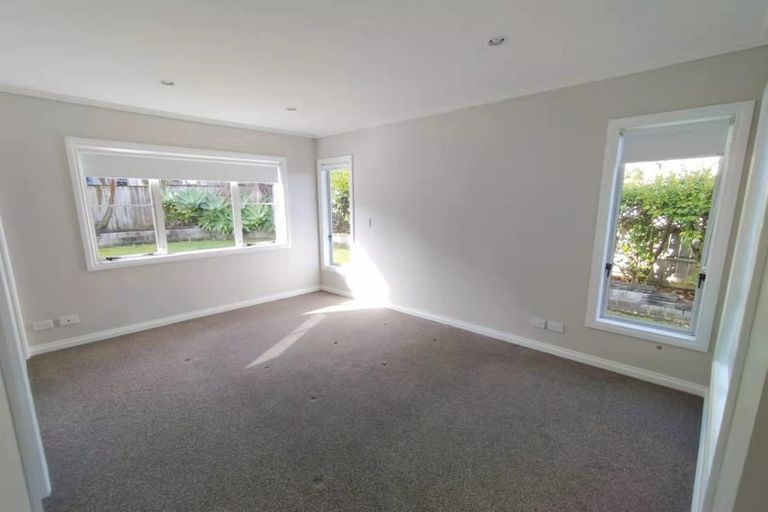 Photo of property in 56 Moyrus Crescent, East Tamaki Heights, Auckland, 2016