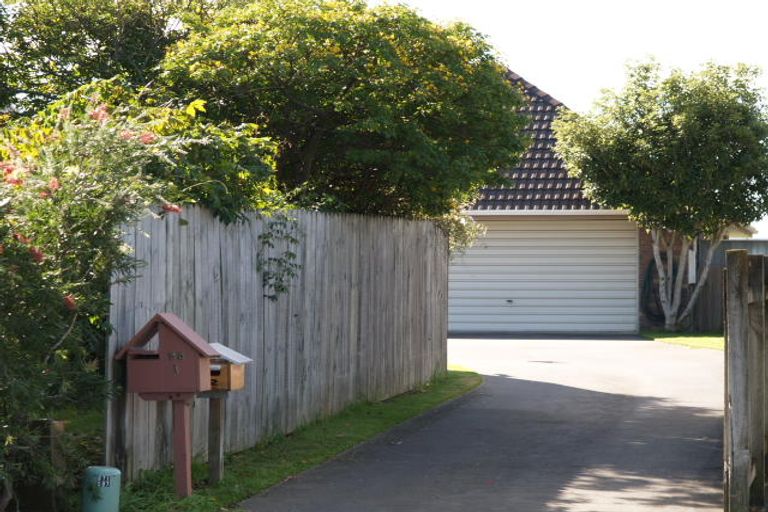 Photo of property in 1/98 Frank Nobilo Drive, Golflands, Auckland, 2013