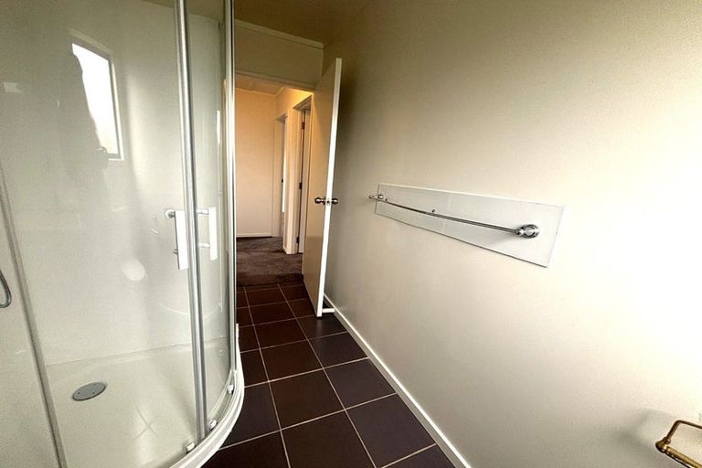 Photo of property in 2/21 Solveig Place, Randwick Park, Auckland, 2105