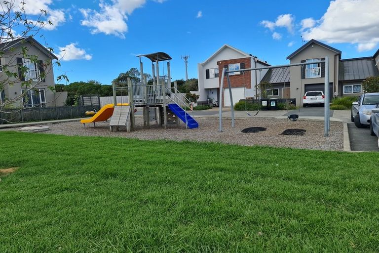 Photo of property in 14 Patiti Parade, Mangere Bridge, Auckland, 2022