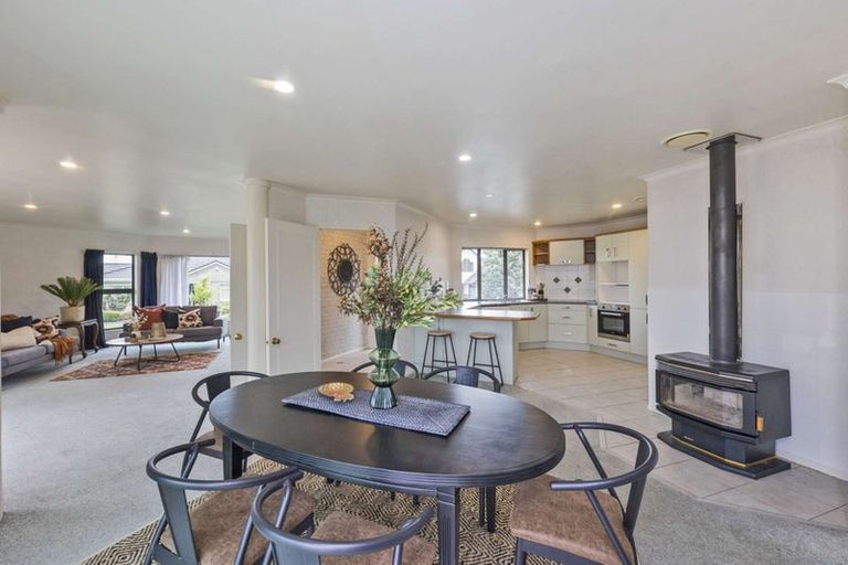 Photo of property in 8 Woodgate Court, Fitzherbert, Palmerston North, 4410