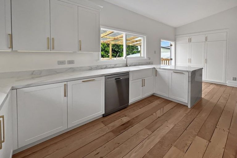 Photo of property in 125 Vauxhall Road, Narrow Neck, Auckland, 0624