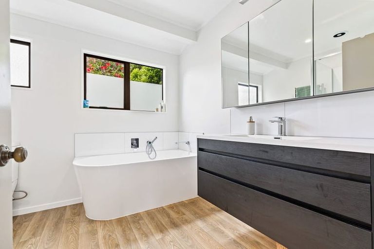 Photo of property in 1/80 Kervil Avenue, Te Atatu Peninsula, Auckland, 0610