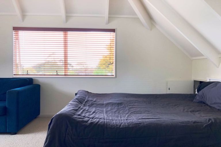 Photo of property in 19a Finlow Drive, Te Atatu South, Auckland, 0610