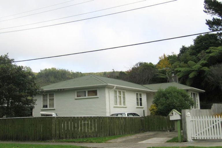 Photo of property in 3 Bird Grove, Stokes Valley, Lower Hutt, 5019