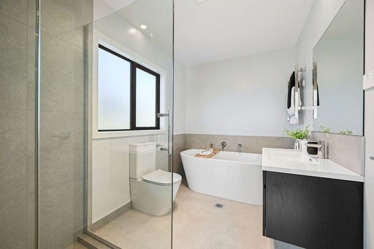 Photo of property in 2/44 Rose Berry Crescent, Flagstaff, Hamilton, 3210