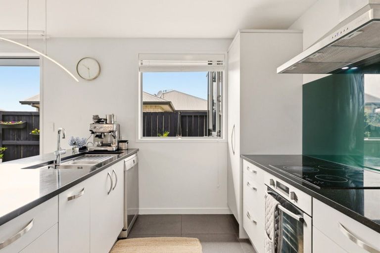 Photo of property in 11 Coutts Street, Papamoa Beach, Papamoa, 3118