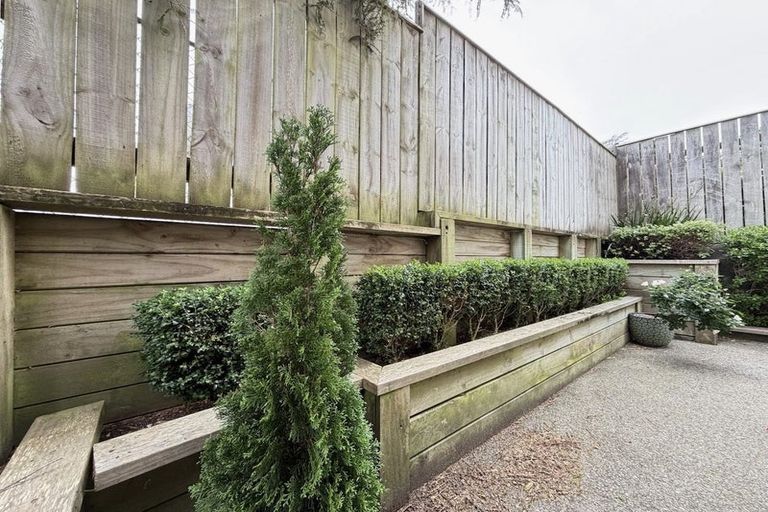 Photo of property in 3/12 Agra Crescent, Khandallah, Wellington, 6035