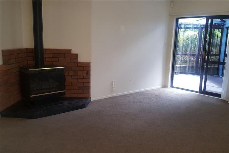 Photo of property in 70 Belt Road, New Plymouth, 4310