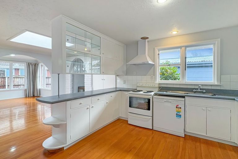Photo of property in 24 Greendale Avenue, Avonhead, Christchurch, 8042