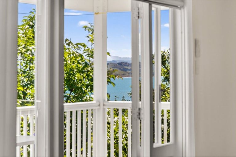 Photo of property in 1 Denholm Road, Hospital Hill, Napier, 4110