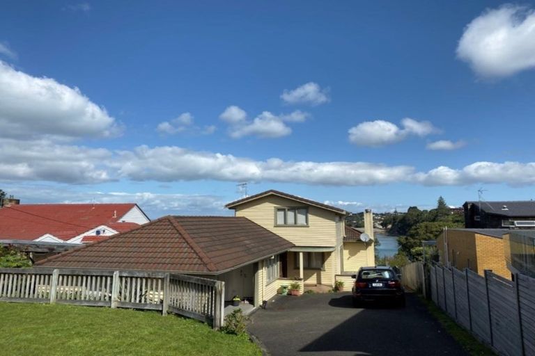 Photo of property in 3 Churchill Road, Murrays Bay, Auckland, 0630