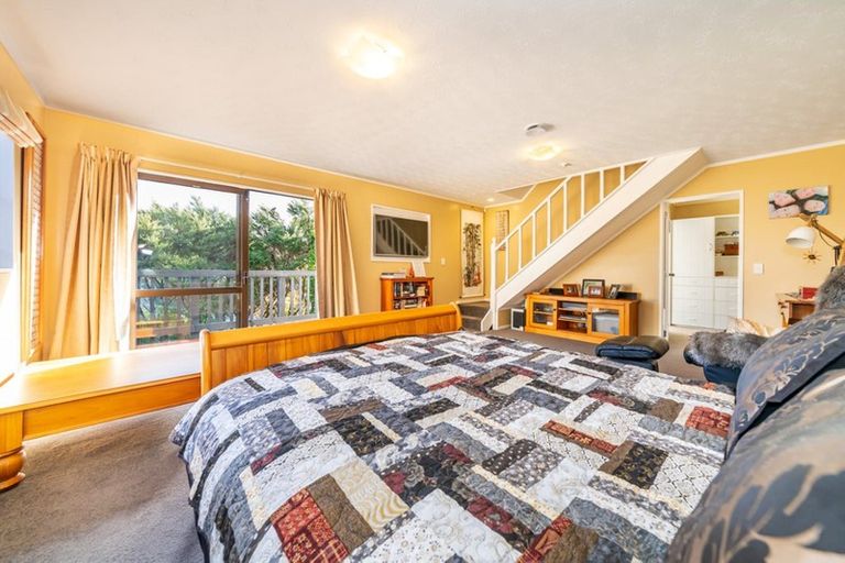 Photo of property in 28 Castle Crescent, Stokes Valley, Lower Hutt, 5019