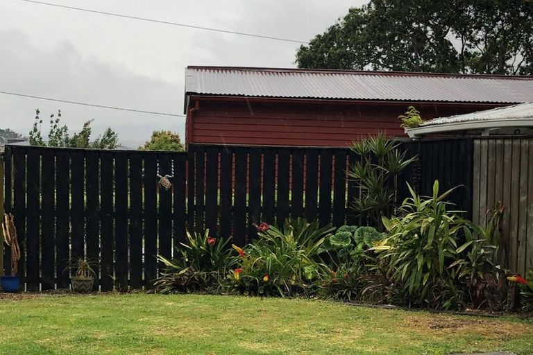 Photo of property in 2/35 Buscomb Avenue, Henderson, Auckland, 0610