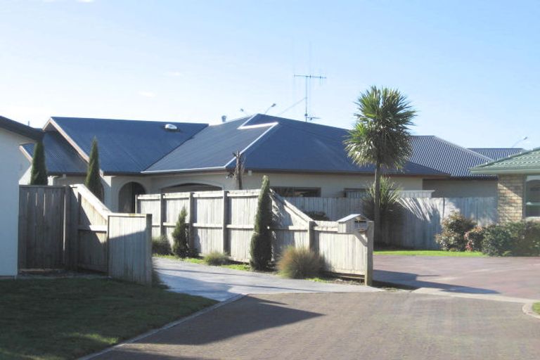 Photo of property in 14 Greenough Place, Rototuna, Hamilton, 3210