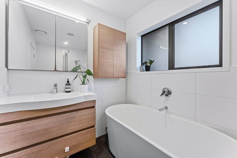 Photo of property in 1/10 Harley Road, Hauraki, Auckland, 0622