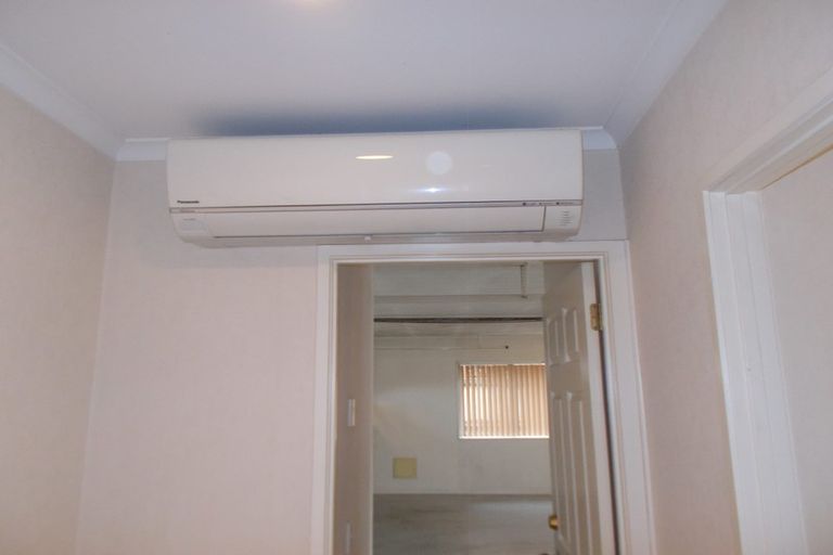 Photo of property in 6 Claremont Way, East Tamaki Heights, Auckland, 2016